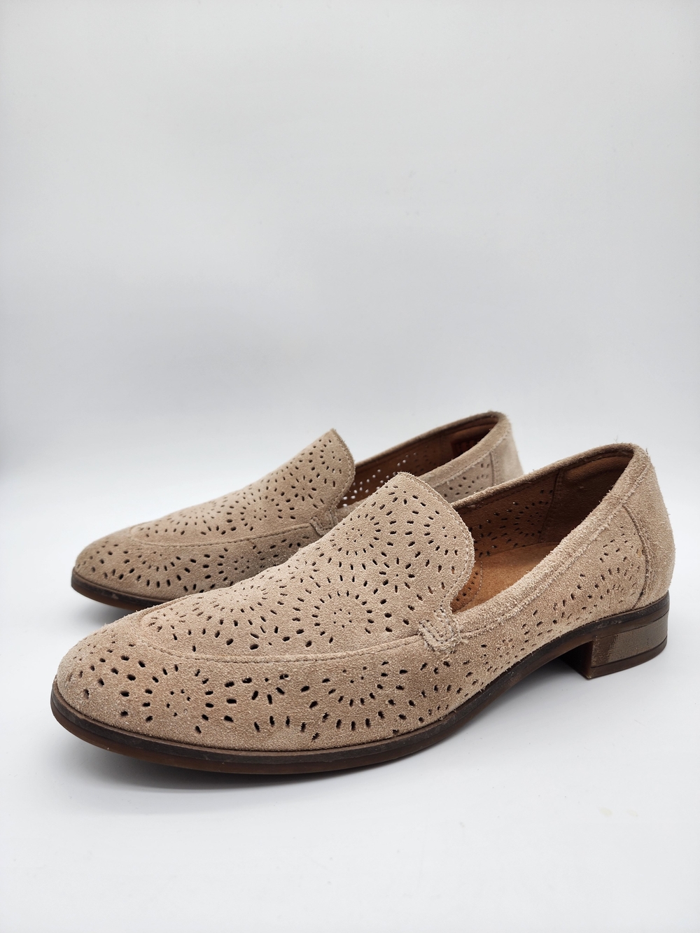 Clarks Trish Calla Suede Loafers Perforated Tan Sand Size 8.5